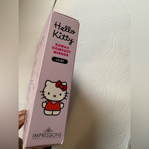 Hello Kitty Purple LED Compact Mirror - Picture 4 of 8